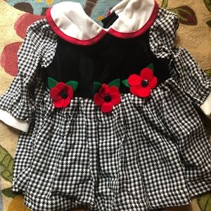 Baby Girl Dress Flower Appliqué Black White Check Pattern Never Worn 12 month